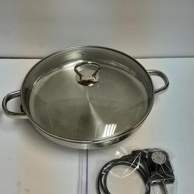 Nice Stainless steel Rival Electric skillet with lid and cord