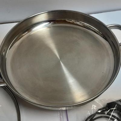 Nice Stainless steel Rival Electric skillet with lid and cord