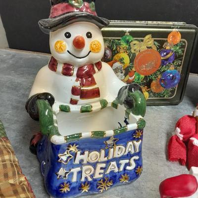 A little bit O' Christmas Cheer ** Scent burner, Holiday treats, Candles and more