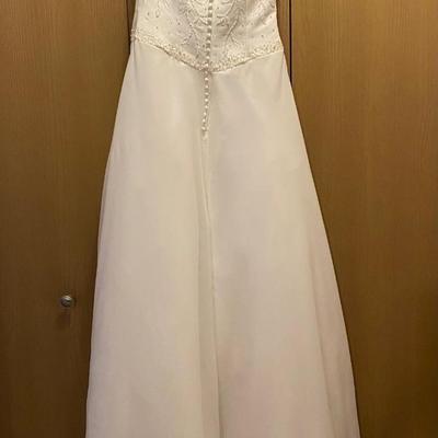 Maryâ€™s Wedding Dress