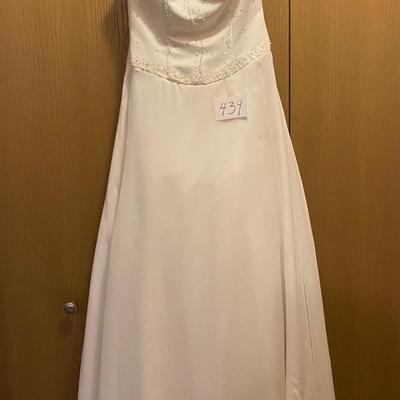 Maryâ€™s Wedding Dress