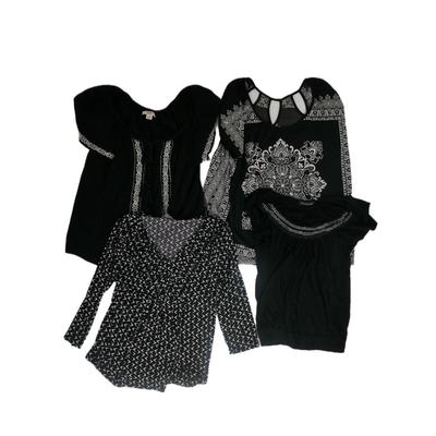 4 pcs Black and White Tops M