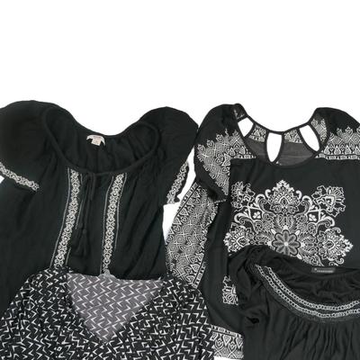 4 pcs Black and White Tops M