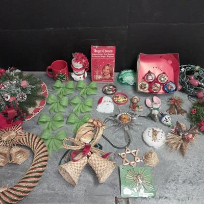 Vintage Christmas Decorations and ornaments Woven wheat wreath