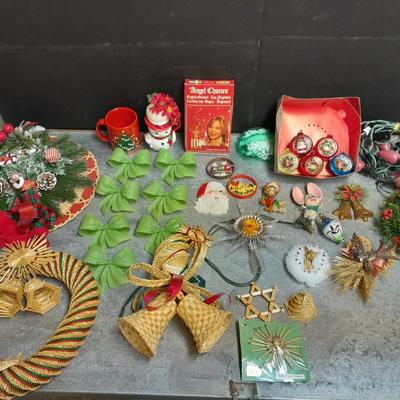 Vintage Christmas Decorations and ornaments Woven wheat wreath