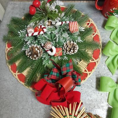 Vintage Christmas Decorations and ornaments Woven wheat wreath