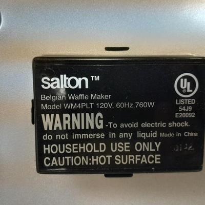 Farberware Knife set in Knife block, Belgian waffle maker, roasting pan, cast iron pan clock and more.