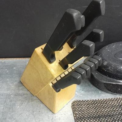 Farberware Knife set in Knife block, Belgian waffle maker, roasting pan, cast iron pan clock and more.