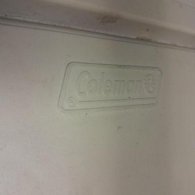 Coleman Model 31104 AC Heat / Cool cooler with new condiment bottles