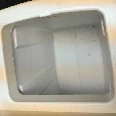 Coleman Model 31104 AC Heat / Cool cooler with new condiment bottles