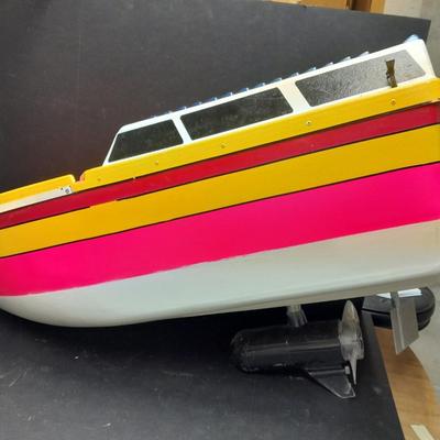 Very neat and Large Vintage RC boat with Attack 4 remote control and accessories