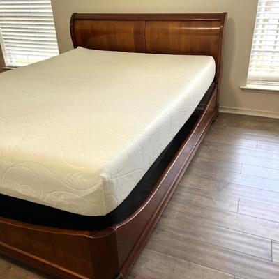 QUEEN Bed With Almost New Adjustable Tempurpedic