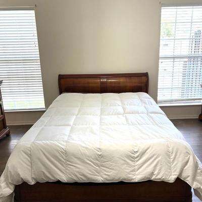 QUEEN Bed With Almost New Adjustable Tempurpedic