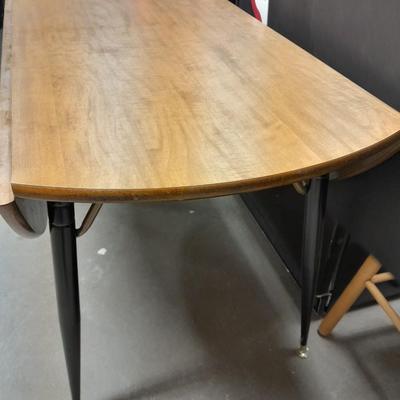 Plank Maple Howell co. table with fold down leaves