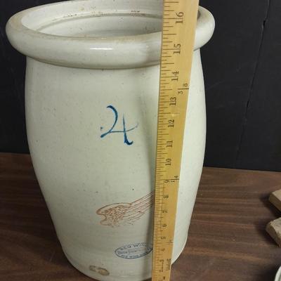 Antique 4-gallon redwing Union Stoneware butter churn with paddle > basement