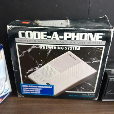 Computer software Microsoft XP, Shout, Media Now, a cordless phone and a radio