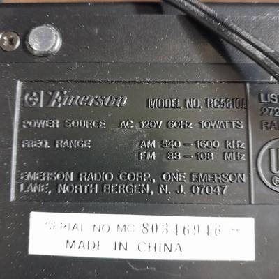 Computer software Microsoft XP, Shout, Media Now, a cordless phone and a radio