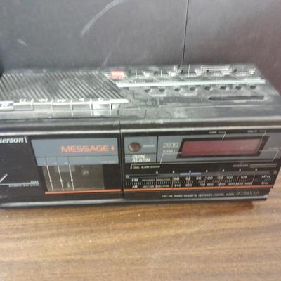 Computer software Microsoft XP, Shout, Media Now, a cordless phone and a radio