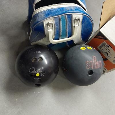 Two bowling balls for John, Sumo and Columbia