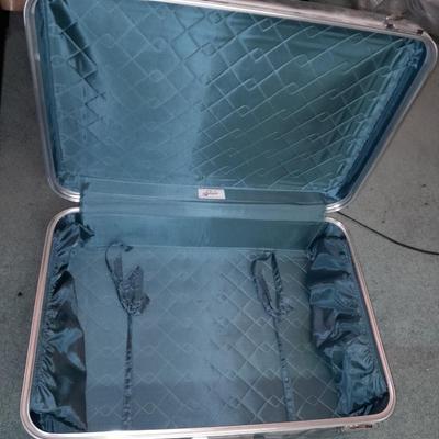 Two vintage suitcases and a leather like Garment bag Skyway & American tourist