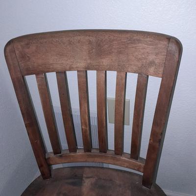 Very nice antique Johnson chair Co. Walnut chair