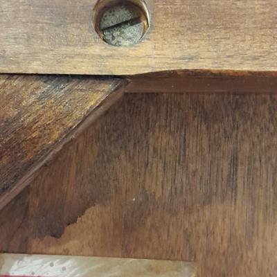 Very nice antique Johnson chair Co. Walnut chair