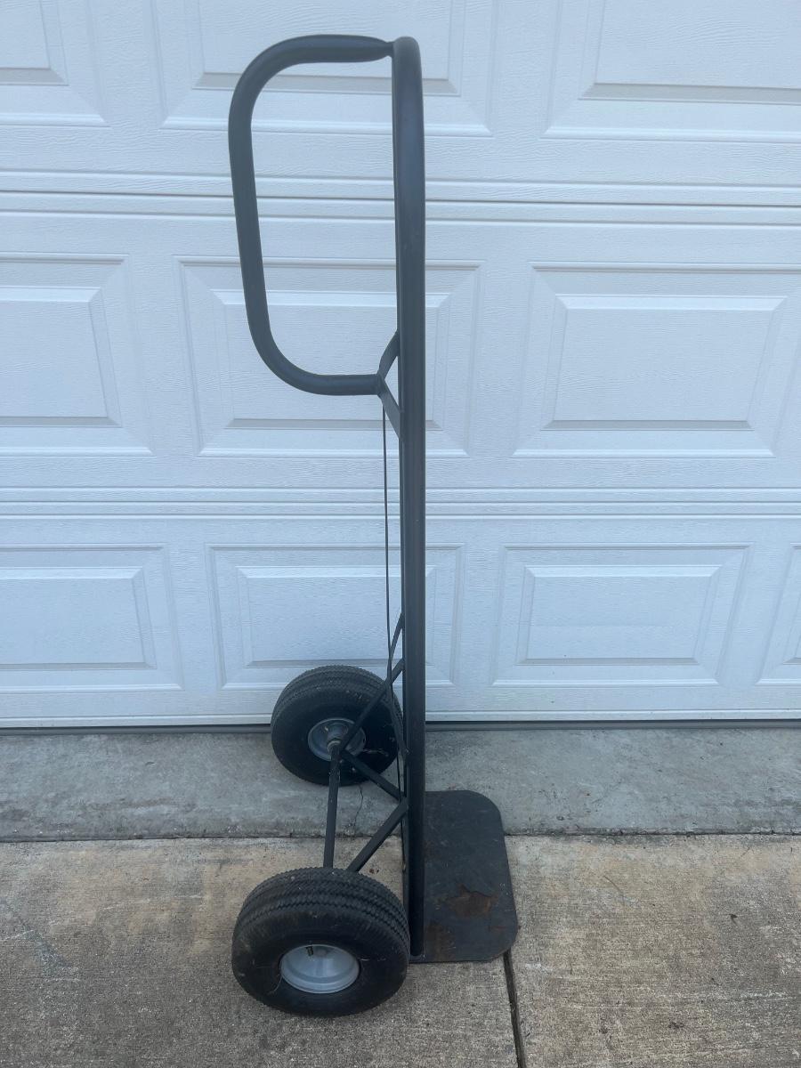 MILWAUKEE 800lbs. Hand Truck | EstateSales.org