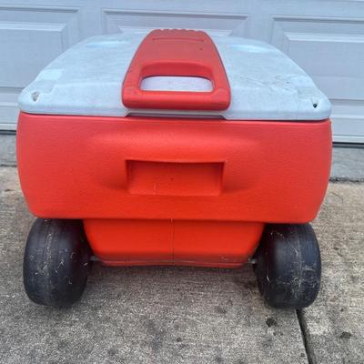 GATORADE RUBBERMAID 4x4 Cooler with Wheels