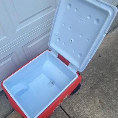 GATORADE RUBBERMAID 4x4 Cooler with Wheels