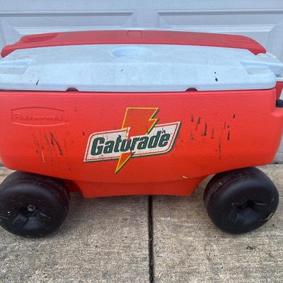 GATORADE RUBBERMAID 4x4 Cooler with Wheels