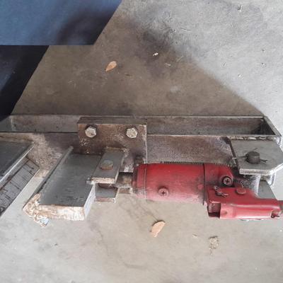 Bottle jack log splitter