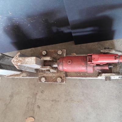 Bottle jack log splitter