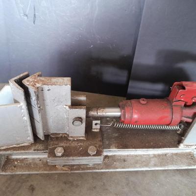 Bottle jack log splitter