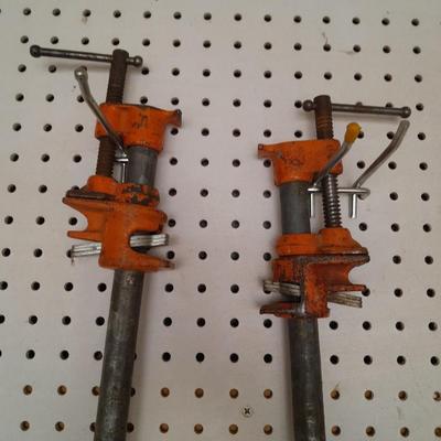 Pair of pipe clamps