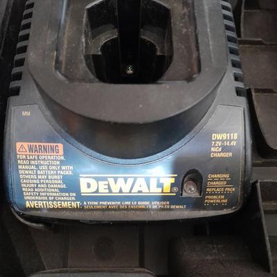 Dewalt DW927 Cordless Adjustable clutch driver/drill with case battery and charger