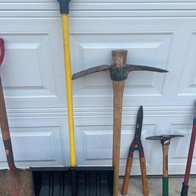 Lot of 7 Yard/Garden Tools