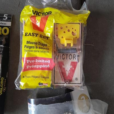 Assortment of home repair / gadget hardware