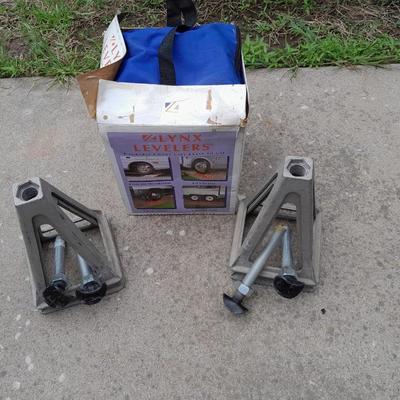 RV / CAMPER Lynx Levelers and 4 RV Camper Aluminum Jack Stands Stabilizers