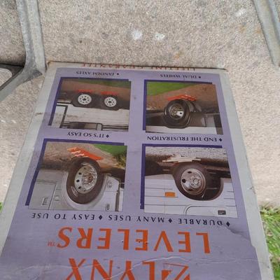 RV / CAMPER Lynx Levelers and 4 RV Camper Aluminum Jack Stands Stabilizers