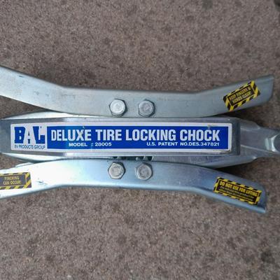 Campbell Hausfeld Inflater / decompressor 115 volt air compressor and a deluxe tire locking chock