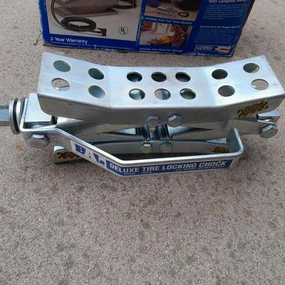 Campbell Hausfeld Inflater / decompressor 115 volt air compressor and a deluxe tire locking chock