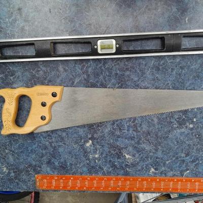 HANDTOOLS - Hacksaw with blades, Square, hand saw and a level