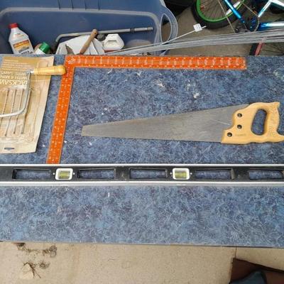 HANDTOOLS - Hacksaw with blades, Square, hand saw and a level