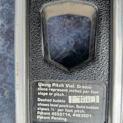 HANDTOOLS - Hacksaw with blades, Square, hand saw and a level