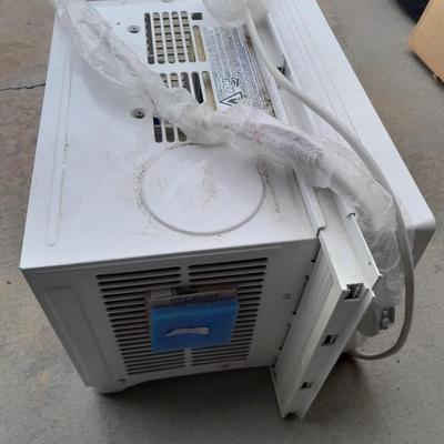 Midea Window mount air conditioner unit