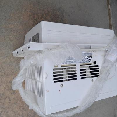 Midea Window mount air conditioner unit