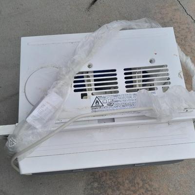 Midea Window mount air conditioner unit