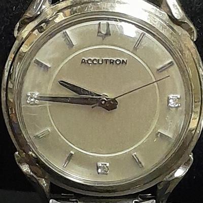 Beautiful vintage 14 KT Gold Bulova Accutron Men's Wristwatch