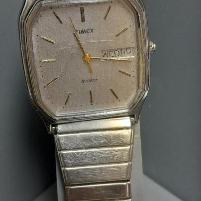 Men's Timex 3-hand Quartz analog wristwatch
