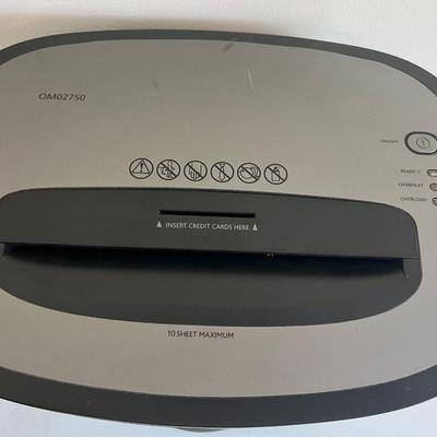OFFICE MAX Paper Shredder OM02750